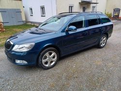 Blau Gebraucht 2011 Skoda Octavia Elegance Kombi | 5.500 € (Etwas zu teuer)