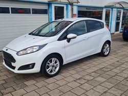 Weiß Gebraucht 2015 Ford Fiesta SYNC Edition Kleinwagen | 4.750 € (Fairer Preis)