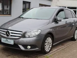 Grau Gebraucht 2016 Mercedes B180 Van / Kleinbus | 13.990 € (Fairer Preis)