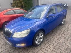 Blau Gebraucht 2009 Skoda Octavia Ambiente Kombi | 2.990 € (Guter Preis)