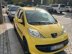 Gelb Gebraucht 2006 Peugeot 107 Kleinwagen | 1.200 € (Etwas zu teuer)
