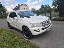 Weiß Gebraucht 2010 Mercedes ML350 SUV | 11.900 €