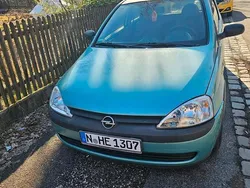 Grün Gebraucht 2002 Opel Corsa Kleinwagen | 1.200 €