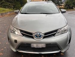 Grau Gebraucht 2015 Toyota Auris Hybrid Sport Kombi | 5.800 € (Etwas zu teuer)