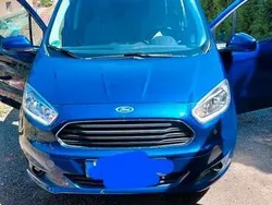 Blau Gebraucht 2017 Ford Tourneo Courier Van / Kleinbus | 11.600 € (Fairer Preis)