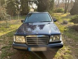 Blau Gebraucht 1995 Mercedes E280 Kombi | 16.500 €