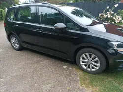 Schwarz Gebraucht 2018 VW Touran Van / Kleinbus | 17.500 € (Fairer Preis)