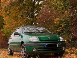 Grün Gebraucht 2000 Renault Clio II Kleinwagen | 1.800 € (Fairer Preis)