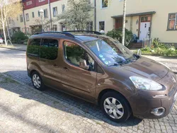Braun Gebraucht 2014 Peugeot Partner Tepee Style Van / Kleinbus | 6.900 € (Etwas zu teuer)