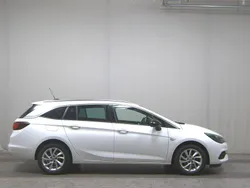 Weiss Gebraucht 2022 Opel Astra Elegance Kombi | 9.980 € (Superpreis)