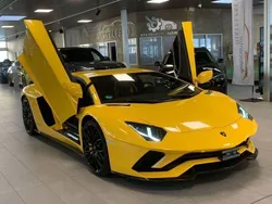 Gelb Gebraucht 2017 Lamborghini Aventador Coupé | 318.000 €