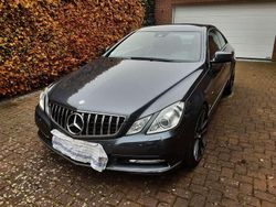 Grau Gebraucht 2011 Mercedes E200 Elegance Coupé | 13.500 € (Fairer Preis)