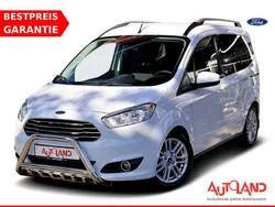 Weiß Gebraucht 2016 Ford Tourneo Courier Van / Kleinbus | 13.990 € (Teuer)
