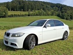 Weiß Gebraucht 2011 BMW 320 Sport Line Limousine | 9.399 € (Teuer)