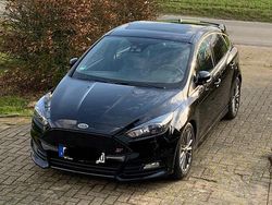 Schwarz Gebraucht 2015 Ford Focus ST Limousine | 12.900 € (Etwas zu teuer)