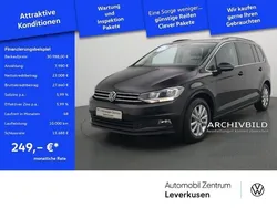 Gruen Gebraucht 2024 VW Touran Comfortline Van / Kleinbus | 30.988 € (Guter Preis)