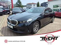 Black sapphire metallic Gebraucht 2024 BMW 520 Sport Line Limousine | 43.540 € (Fairer Preis)