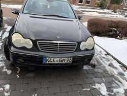Schwarz Gebraucht 2001 Mercedes C180 Avantgarde Limousine | 3.599 € (Fairer Preis)