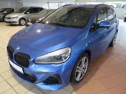 Blau Gebraucht 2020 BMW 225 Active Tourer iPerformance Van / Kleinbus | 17.745 € (Fairer Preis)