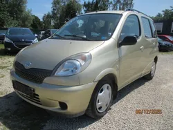 Gelb Gebraucht 2001 Toyota Yaris Verso Van / Kleinbus | 2.950 € (Guter Preis)