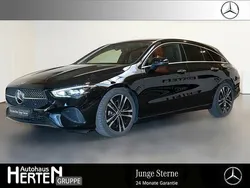 Kosmosschwarz Gebraucht 2024 Mercedes CLA180 Shooting Brake Progressive Kombi | 29.890 €