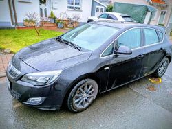 Schwarz Gebraucht 2010 Opel Astra Limousine | 5.200 € (Etwas zu teuer)