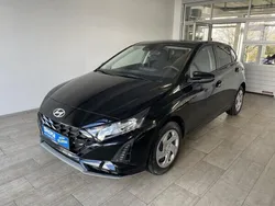 Schwarz (schwarz phantom black) Neu 2024 Hyundai i20 Limousine | 19.990 € (Guter Preis)