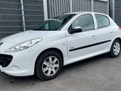 Weiß Gebraucht 2011 Peugeot 206 Limousine | 3.999 € (Fairer Preis)