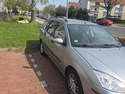 Grau Gebraucht 2003 Ford Focus Kombi | 2.050 € (Teuer)