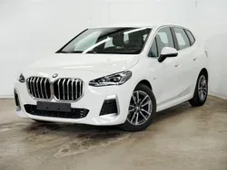 Weiß Gebraucht 2023 BMW 218 Active Tourer M Sport Van / Kleinbus | 28.380 € (Fairer Preis)