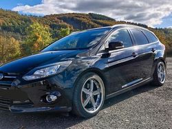 Schwarz Gebraucht 2011 Ford Focus ST-Line Kombi | 5.800 € (Etwas zu teuer)