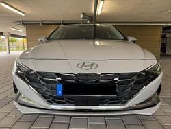 Grau Gebraucht 2023 Hyundai Elantra Limousine | 19.800 €