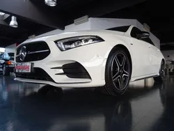 Weiß Gebraucht 2020 Mercedes A180 AMG line Limousine | 23.480 € (Fairer Preis)