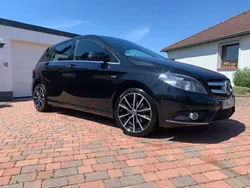 Schwarz Gebraucht 2012 Mercedes B180 Sport Edition Van / Kleinbus | 9.399 € (Fairer Preis)