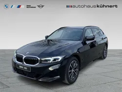 Black sapphire metallic Gebraucht 2025 BMW 318 Sport Line Kombi | 41.998 € (Teuer)