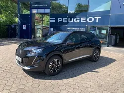 Lackierung schwarz perla nera/ Gebraucht 2021 Peugeot e-2008 Allure SUV | 16.990 € (Guter Preis)
