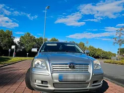 Silber Gebraucht 2003 Toyota Avensis Kombi | 2.000 €