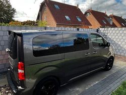 Grau Gebraucht 2023 Peugeot Traveller Van / Kleinbus | 43.000 € (Guter Preis)