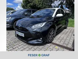 Black mica/white Gebraucht 2020 Toyota Yaris Hybrid Style Limousine | 18.950 € (Fairer Preis)