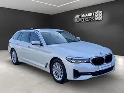 Weiß Gebraucht 2022 BMW 530 Limousine | 30.880 €