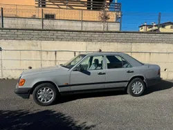 Grau Gebraucht 1988 Mercedes 200 Limousine | 6.900 €