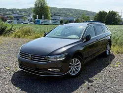 Grau Gebraucht 2023 VW Passat Business Kombi | 19.990 € (Guter Preis)