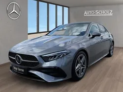 Grau Gebraucht 2023 Mercedes A200 Premium Limousine | 34.981 € (Etwas zu teuer)