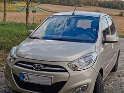 Grau Gebraucht 2013 Hyundai i10 Edition Kleinwagen | 1.500 € (Superpreis)