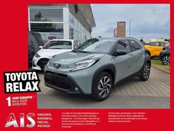 Urban khaki / night sky black Neu 2025 Toyota Aygo Kleinwagen | 18.990 €