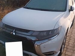 Weiß Gebraucht 2019 Mitsubishi Outlander P-HEV SUV | 17.000 € (Guter Preis)