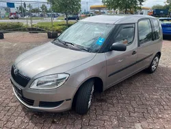 Cappuccinobeige metallic Gebraucht 2013 Skoda Roomster Plus Edition Kombi | 3.800 € (Fairer Preis)