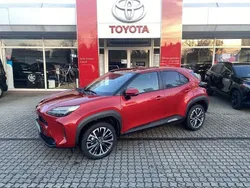 Karminarot metallic Gebraucht 2023 Toyota Yaris Cross Elegant SUV | 25.660 € (Fairer Preis)