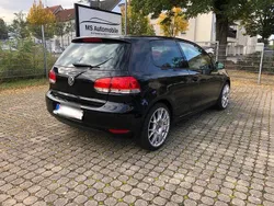 Schwarz Gebraucht 2009 VW Golf VI Kleinwagen | 2.700 €