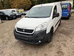 Weiß Gebraucht 2016 Peugeot Partner Comfort plus Van / Kleinbus | 5.900 € (Guter Preis)